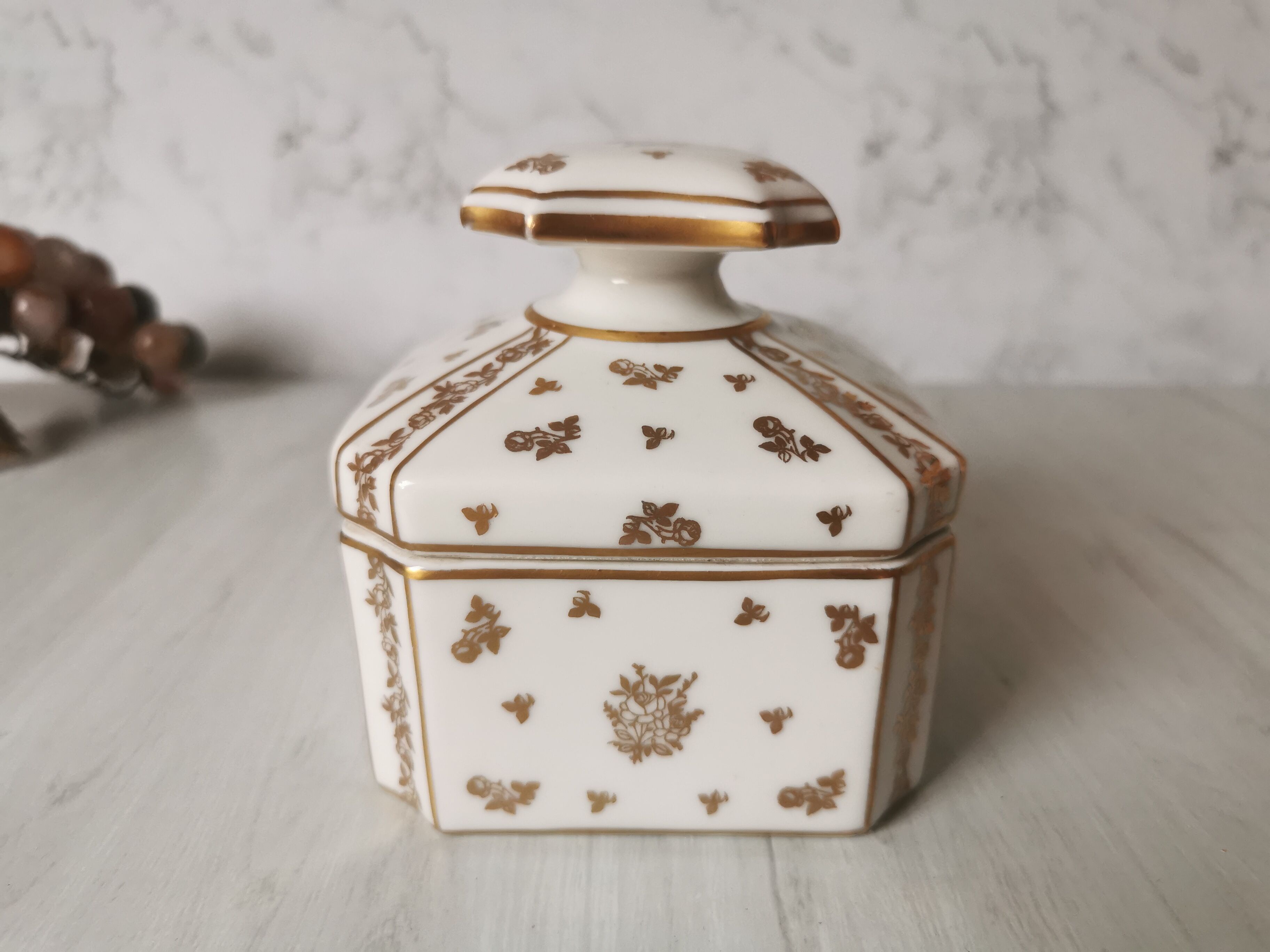 Porcelain bonbonnièree de Limoges