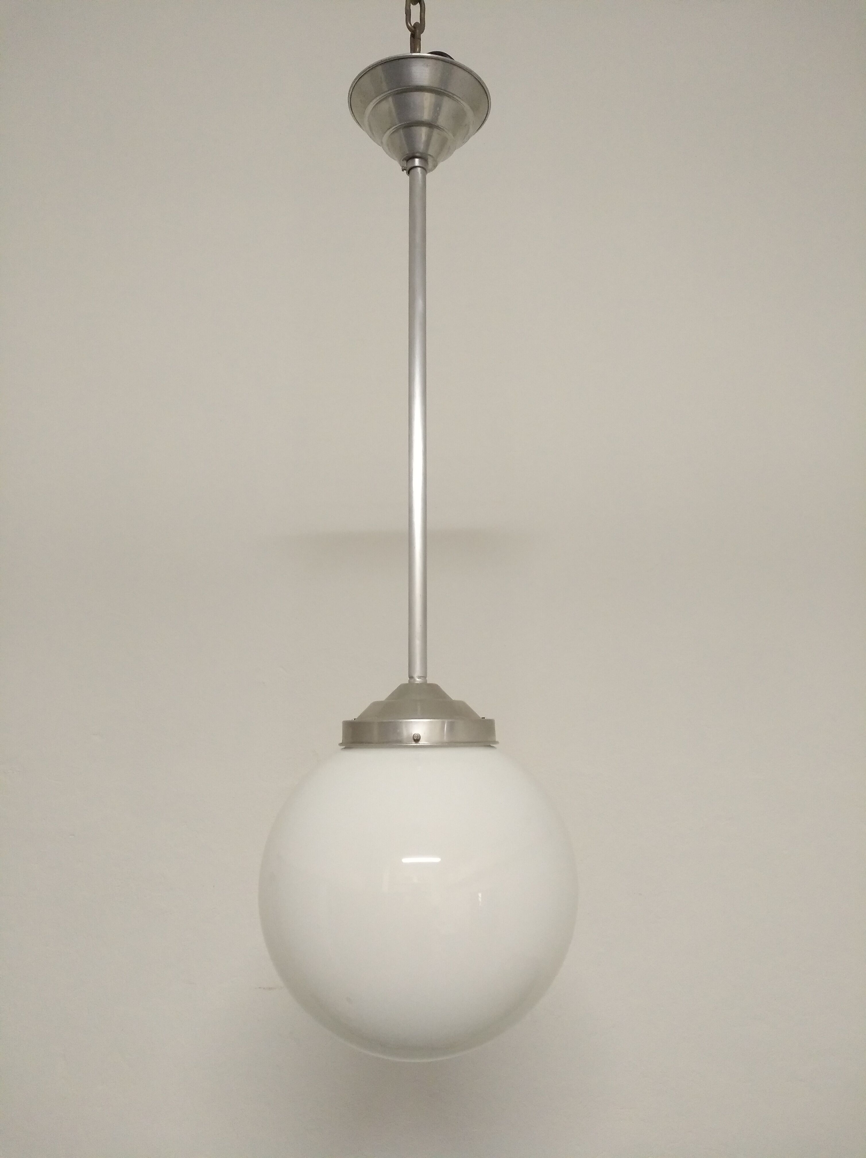 Art Deco suspension in opaline