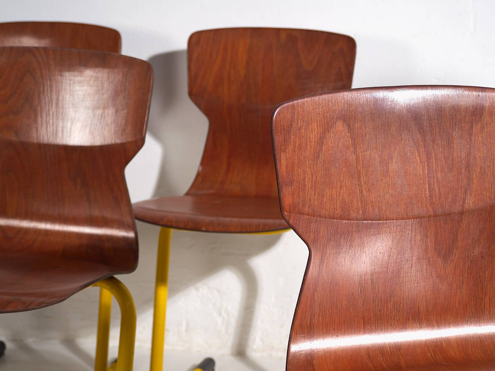 Retro yellow dining chairs (circa 1950). Set of 4 pieces.