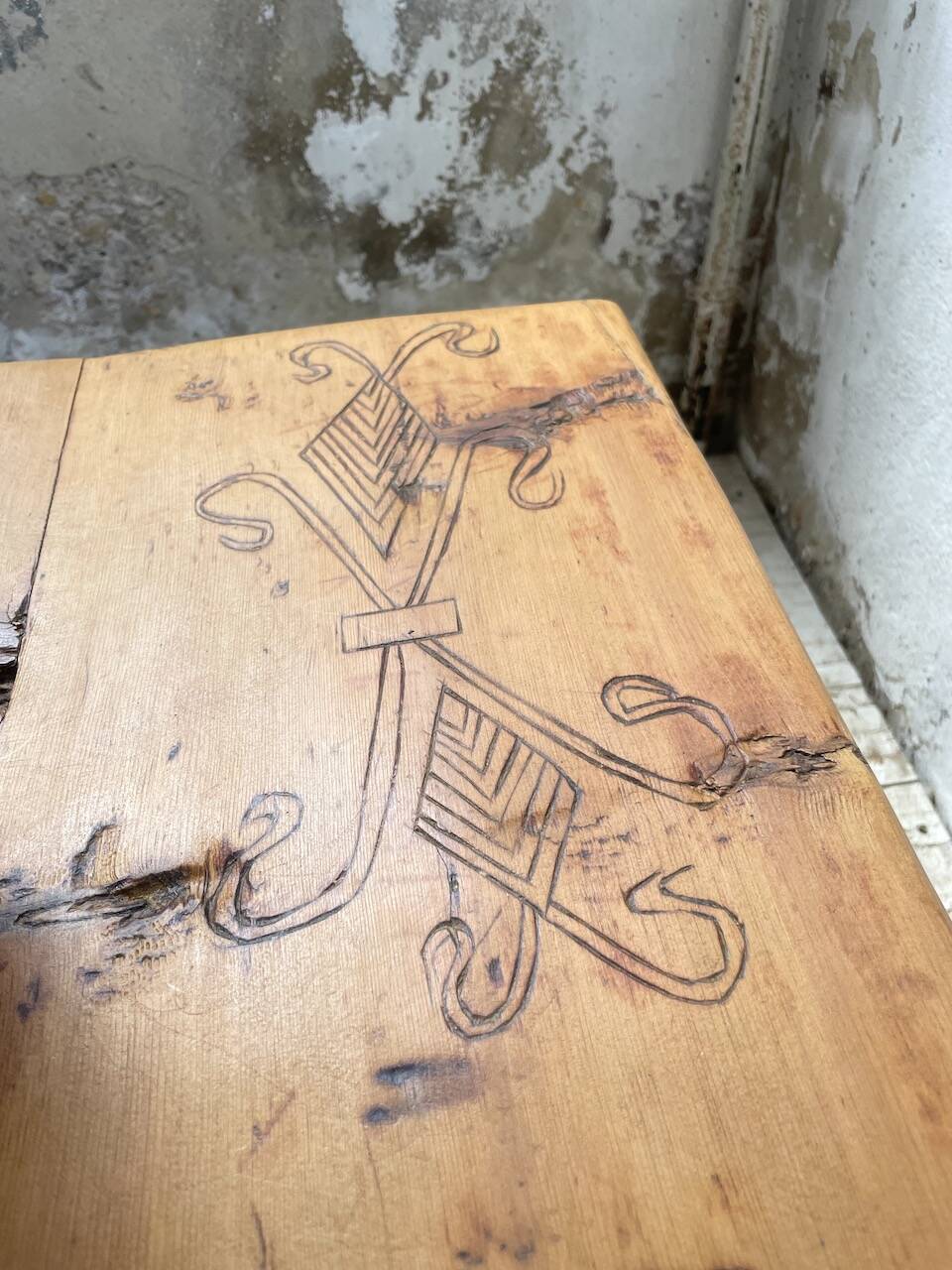 Popular art coffee table Switzerland 1900