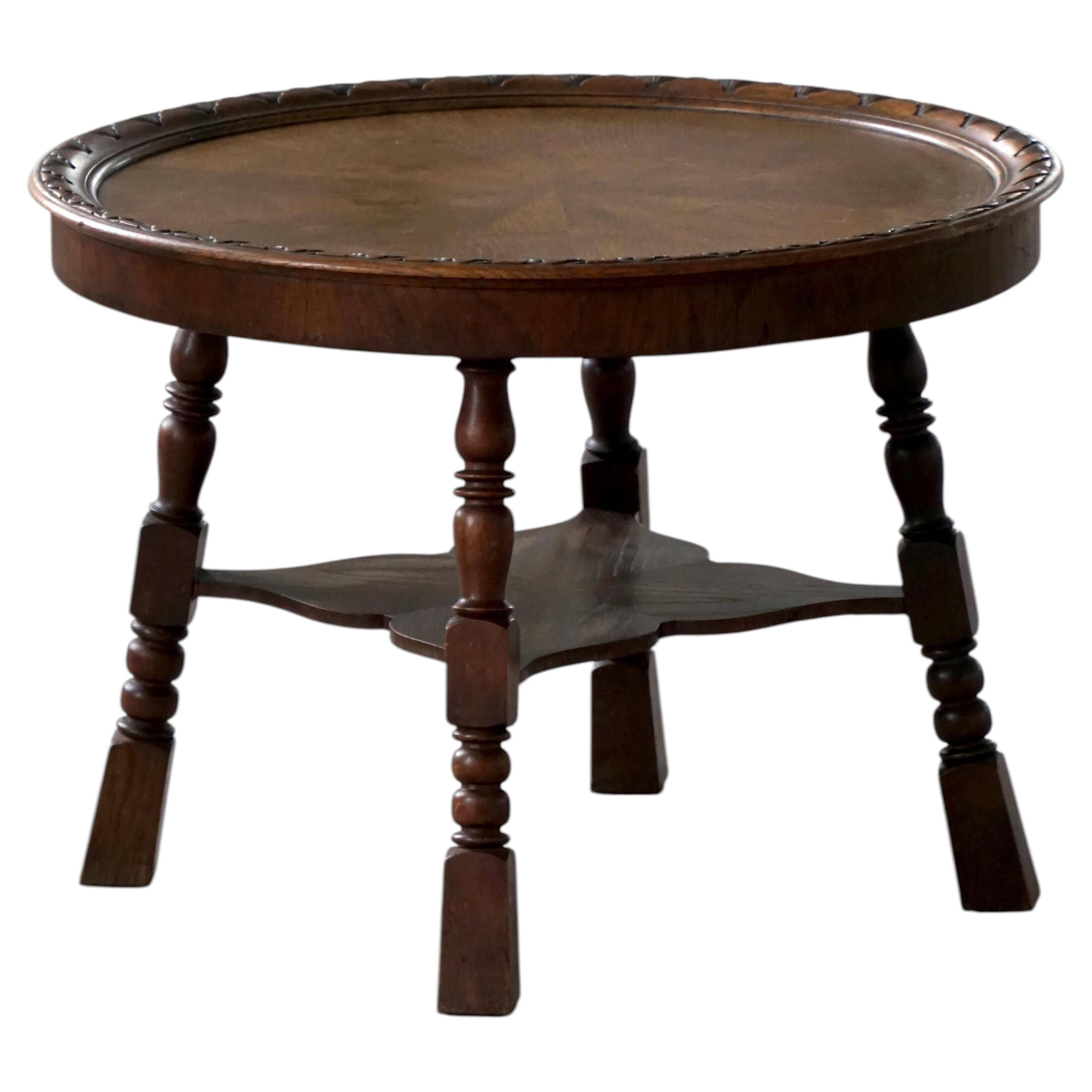 Table d'appoint moderne danoise, style baroque rond en Oak, milieu du 20e siècle