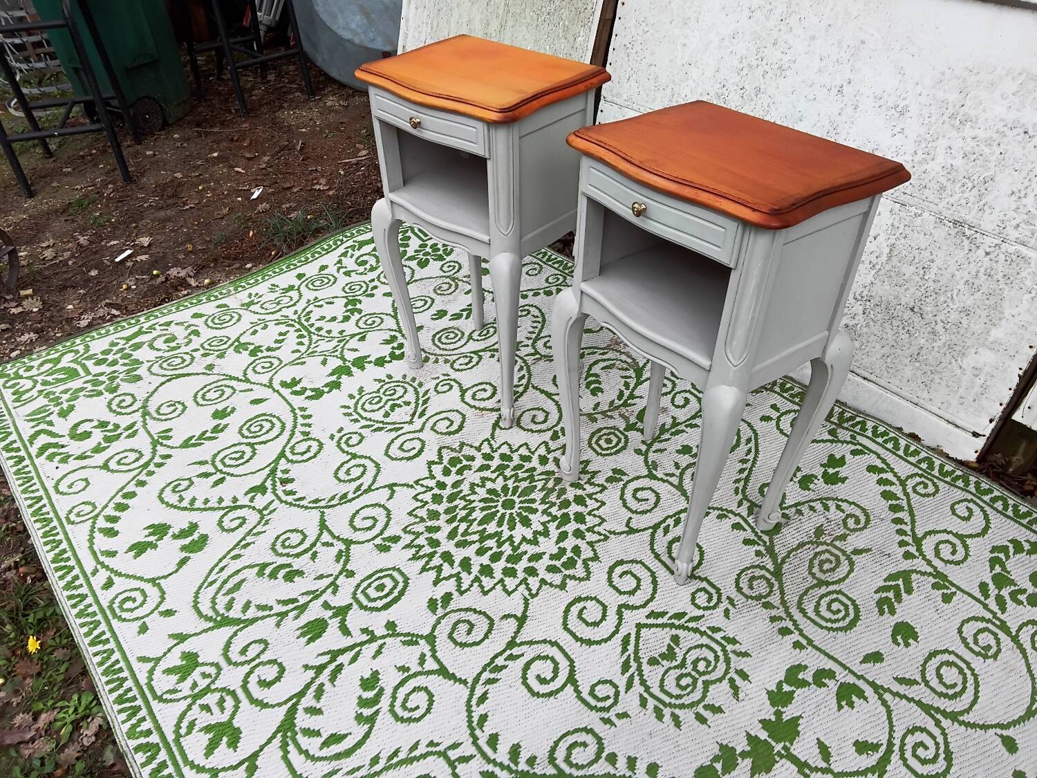 Paire de chevets style L.XV