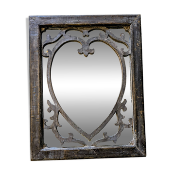 Wooden mirror with heart motif – natural patina
