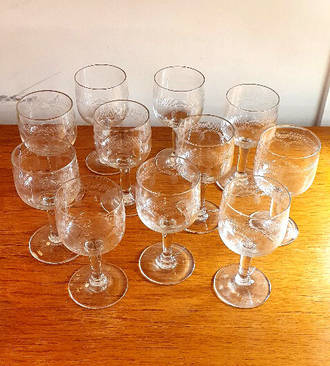 11 stemmed glasses, cut glass, garland pattern, 1960