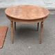 Table à manger ronde extensible Louis XVI décapée en acajou massif et laito