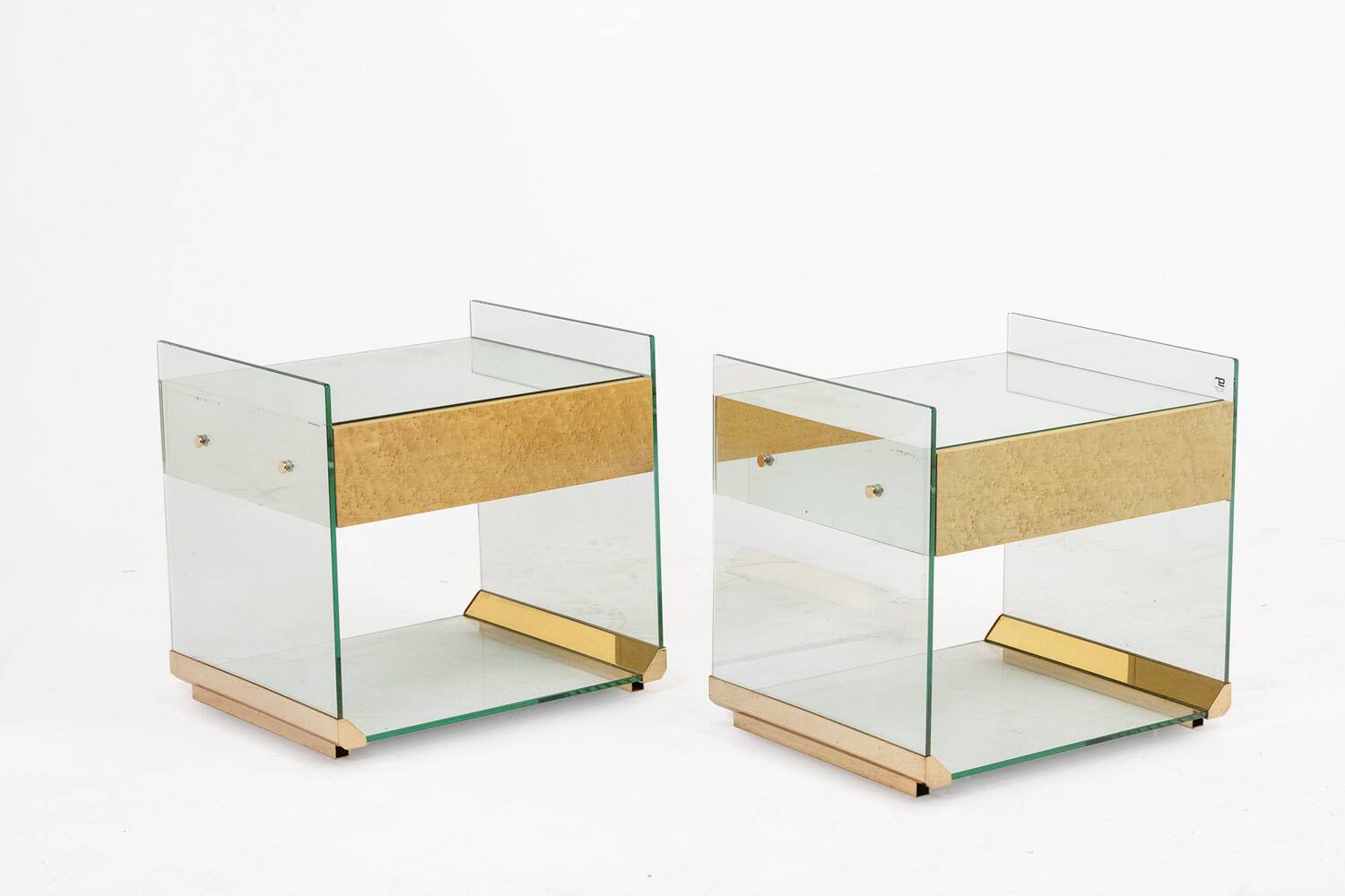 Pair of bedside tables or sofa ends in brass, glass and mirror. 1970s.