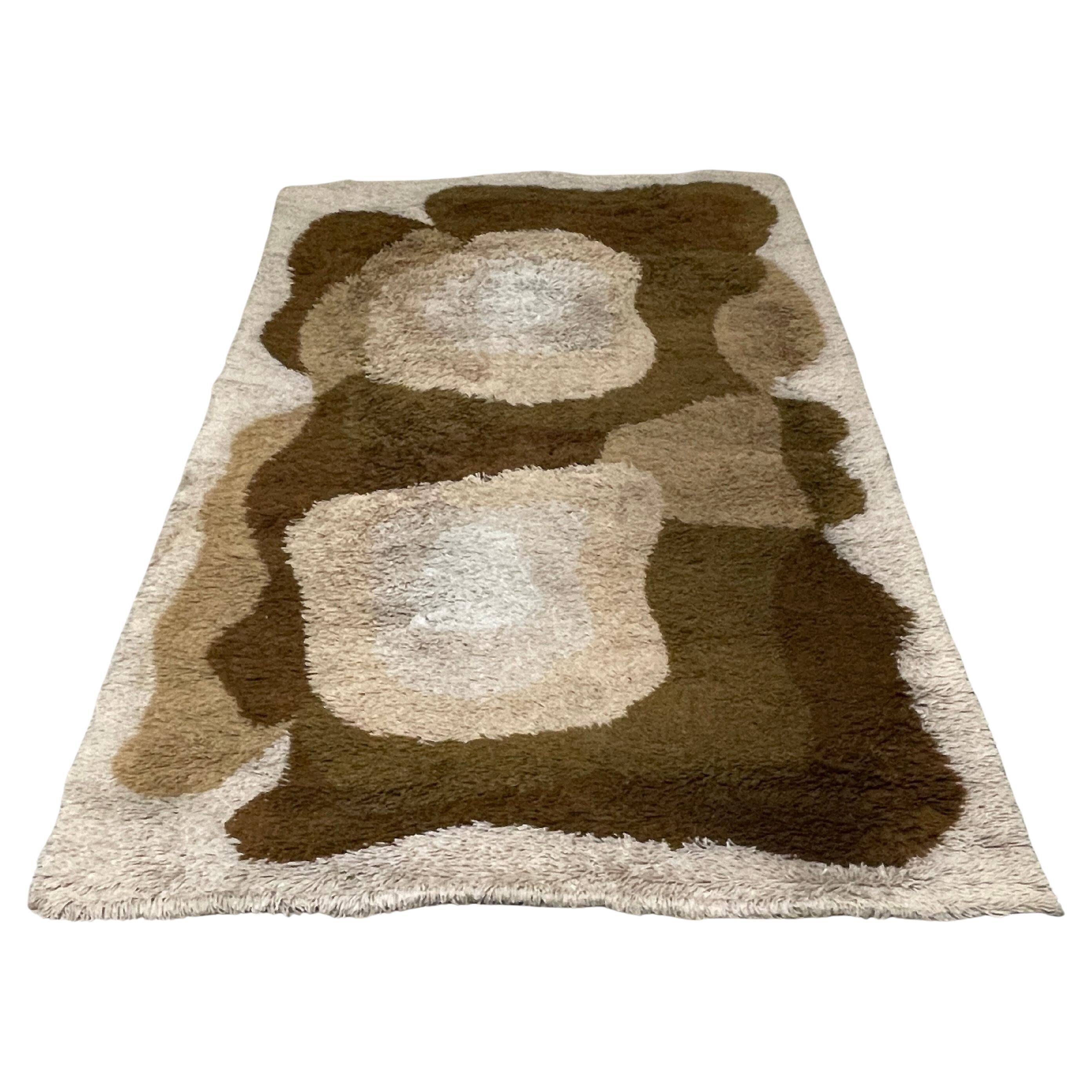 Grand tapis en laine à poils longs, produit par Desso, années 1970.