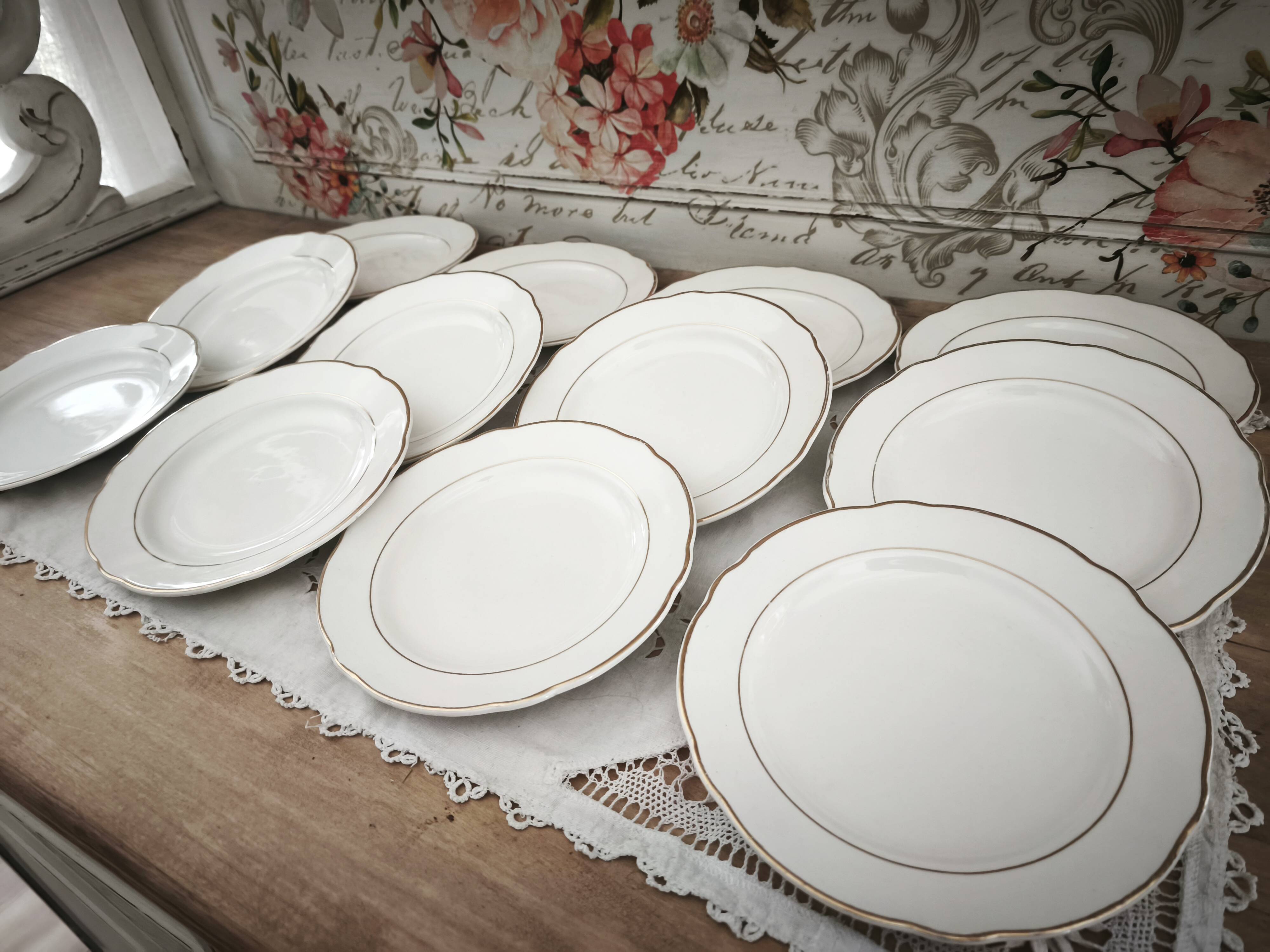 Set of 12 white earthenware dessert plates with a gold rim from Sarreguemines.