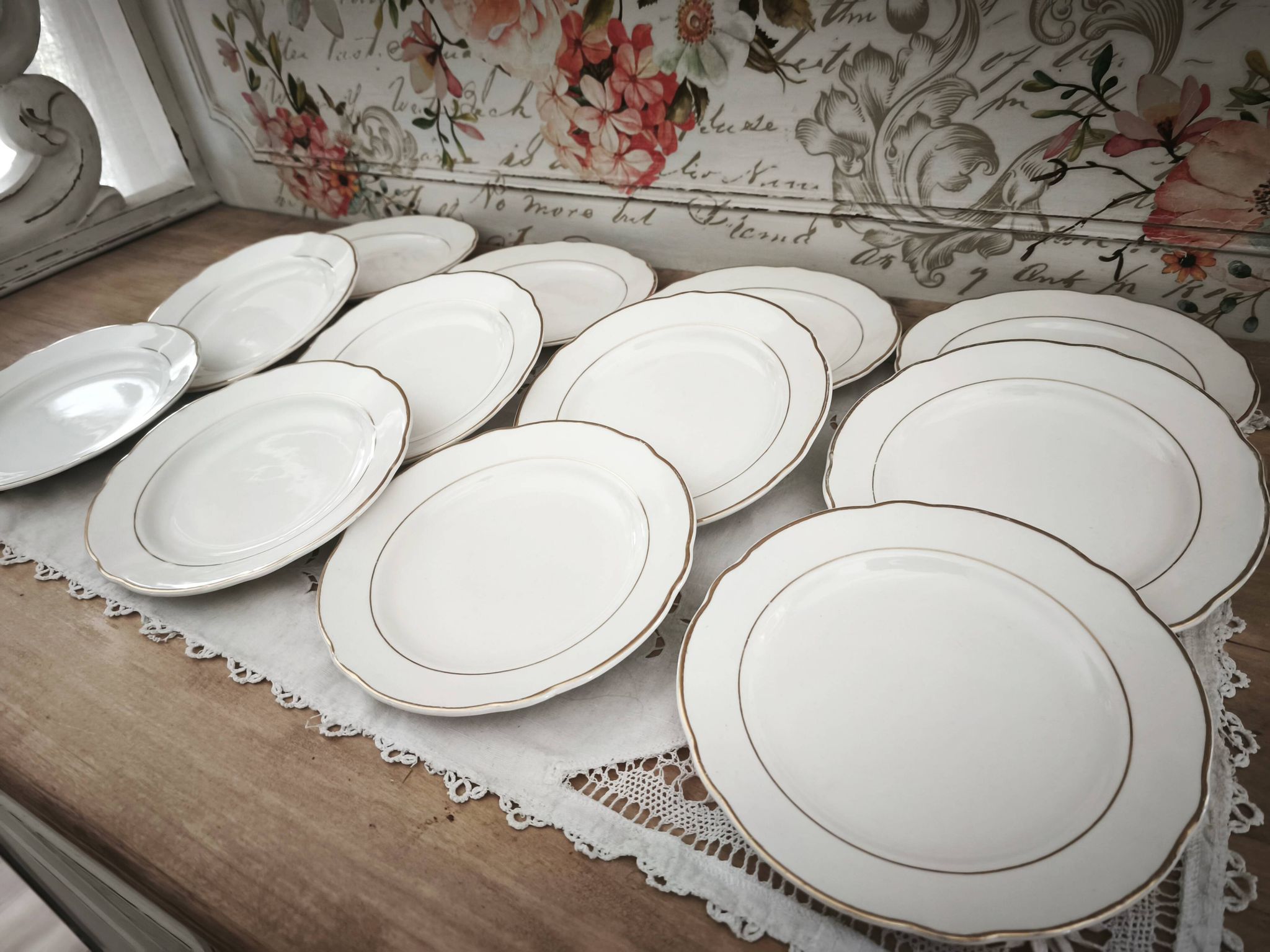 Lot de 12 assiettes à dessert en faïence blanche liseré doré Sarreguemines