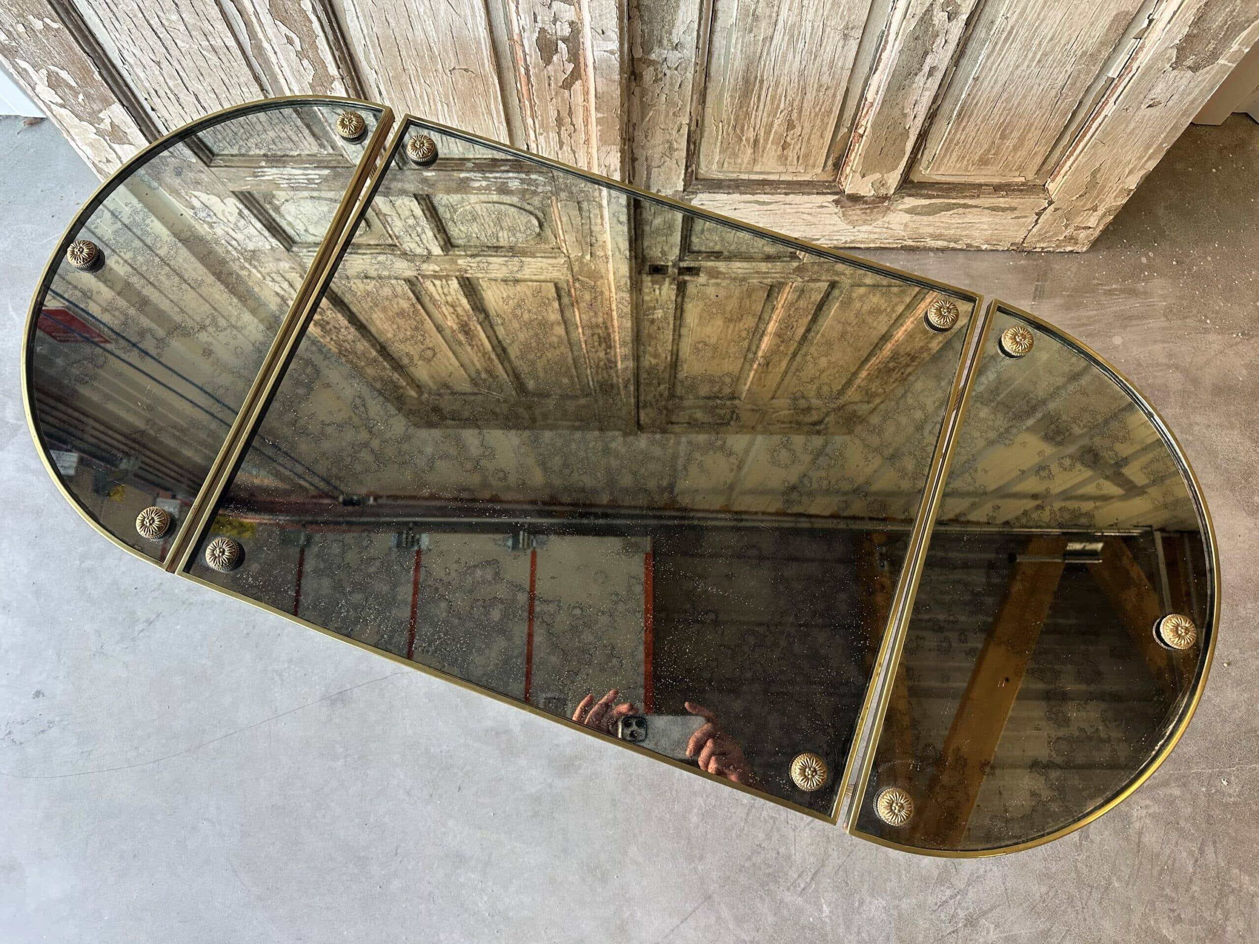 Tripartite coffee table attributed to Maison Baguès.