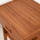 Une paire de tables de chevet scandinaves en teck.