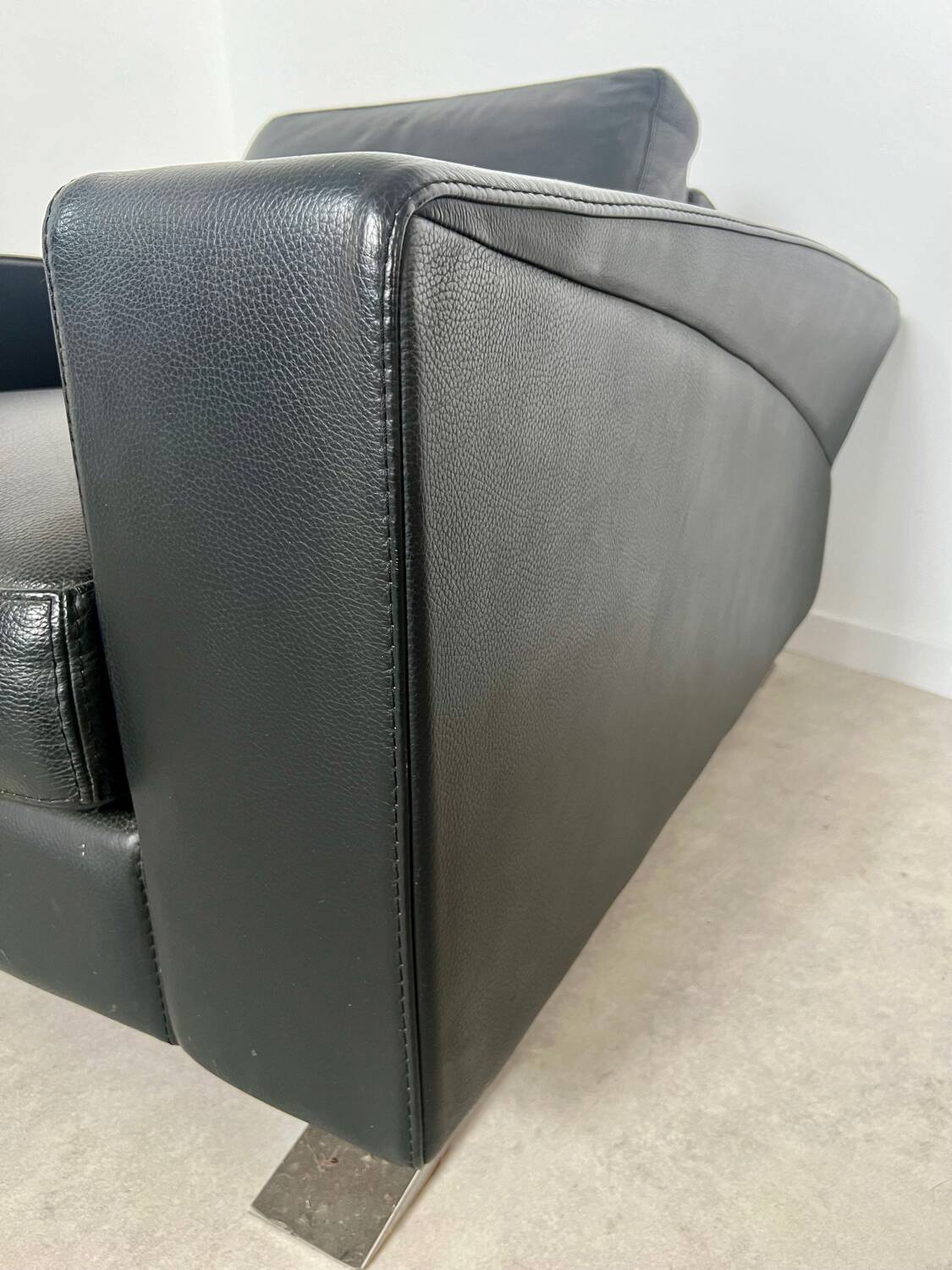 Lot 2 roche bobois designer leather armchairs 80s vintage custom aviator shape
