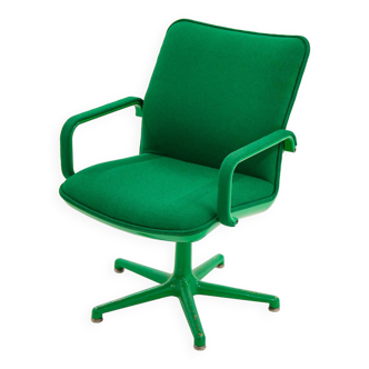 Green armchair with armrests, Artifort, design by Geoffrey Harcourt
