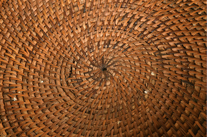 Panier en bois tressé à ferrure