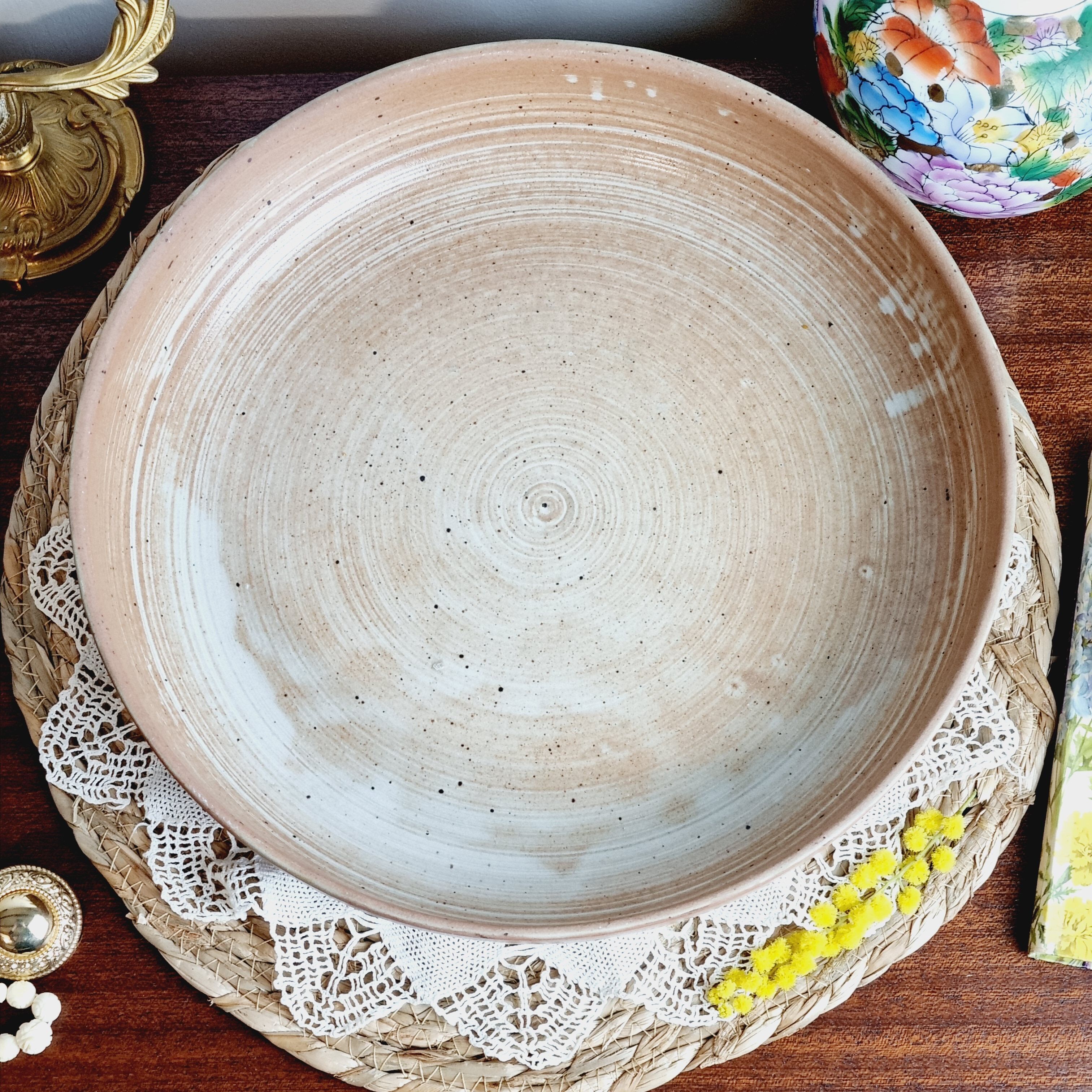 Hollow sandstone dish