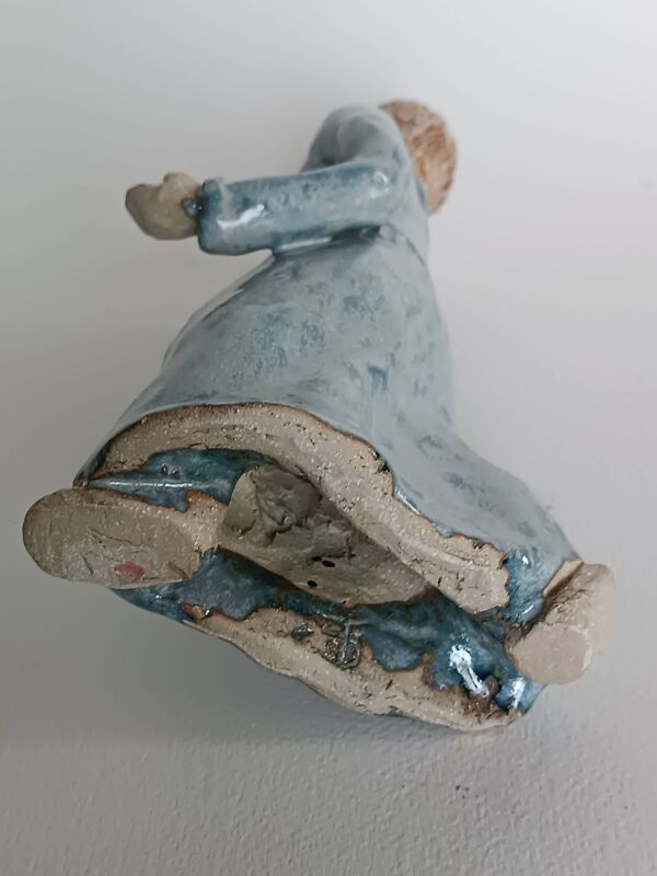 Sculpture de femme vintage en grès vernissé, signée