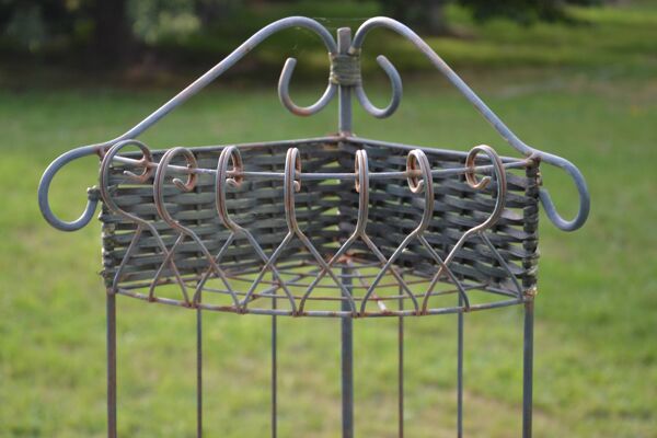 Etagère d'angle, porte plante en fer forgé et rotin