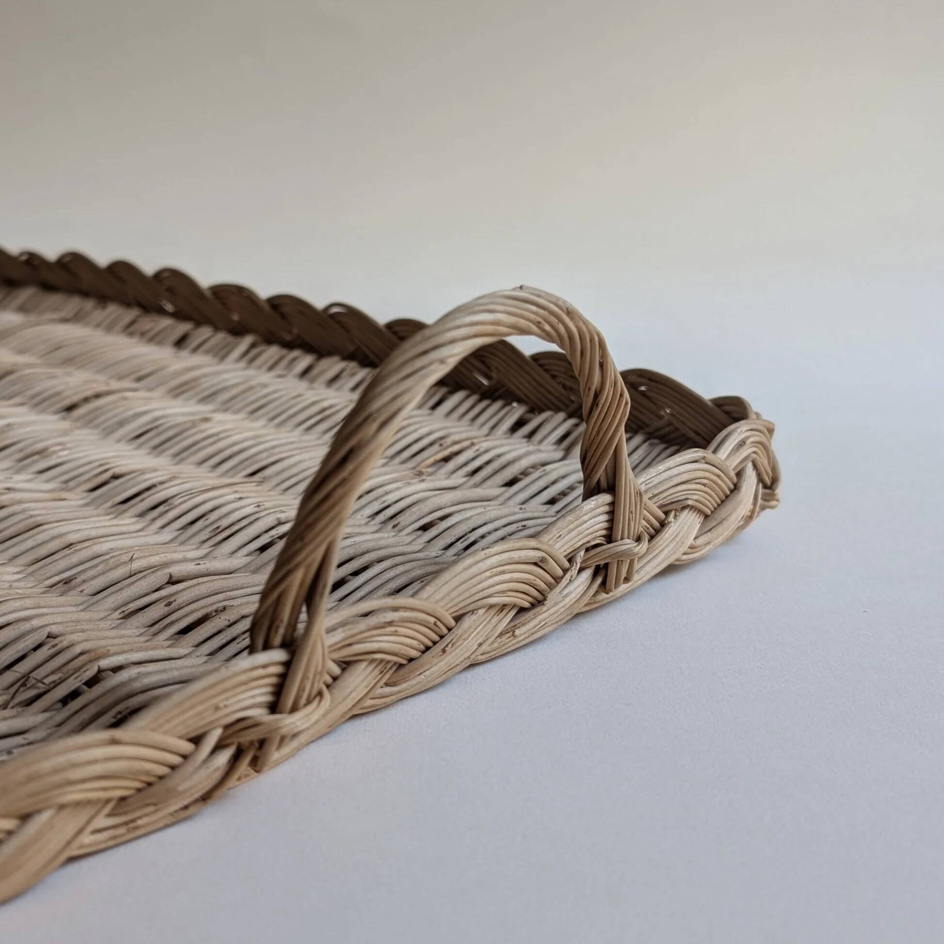 Plateau en osier rectangulaire