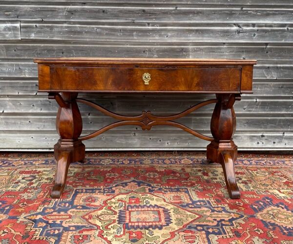 Bureau plat en acajou d’époque Charles X XIX eme siècle