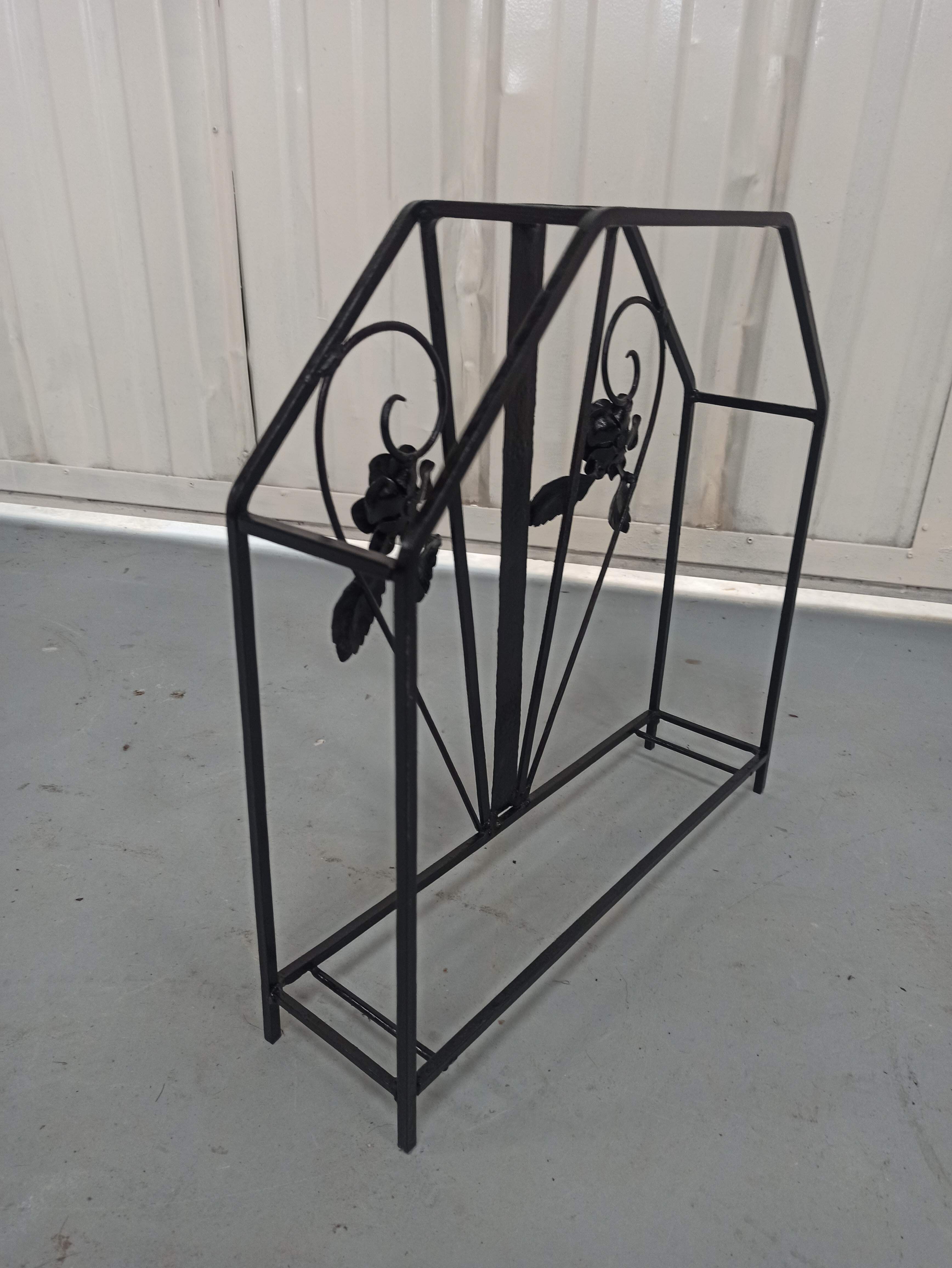 Pink-decorated iron umbrella door.