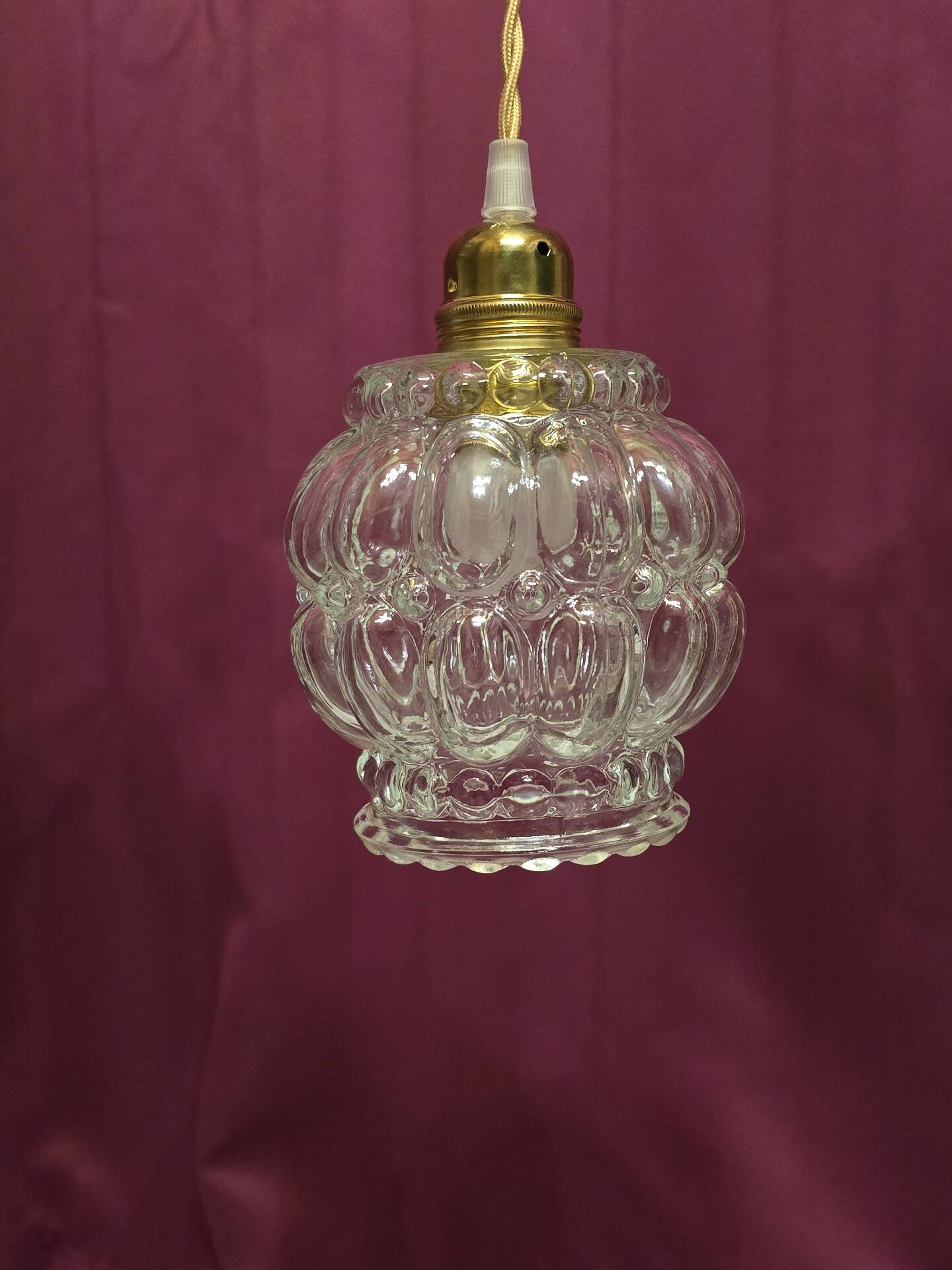 Suspension with 3 transparent bubble glass globes.