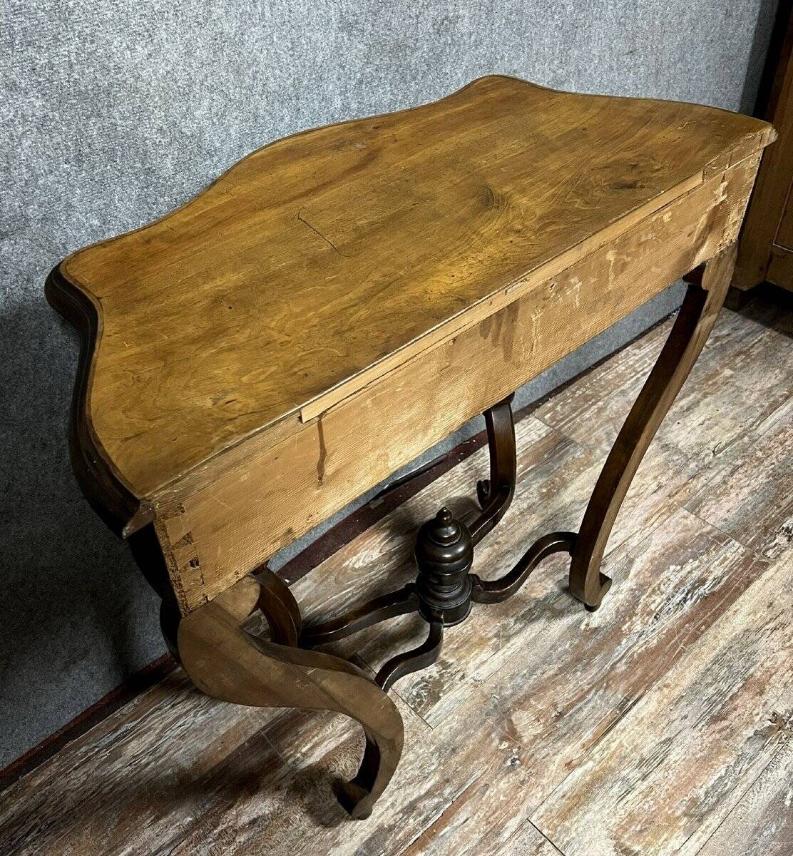 Console galbée époque Napoléon III en acajou vers 1850