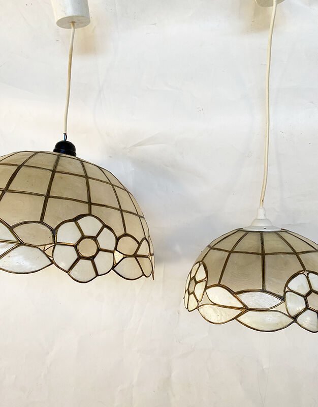 Mother-of-pearl suspensions