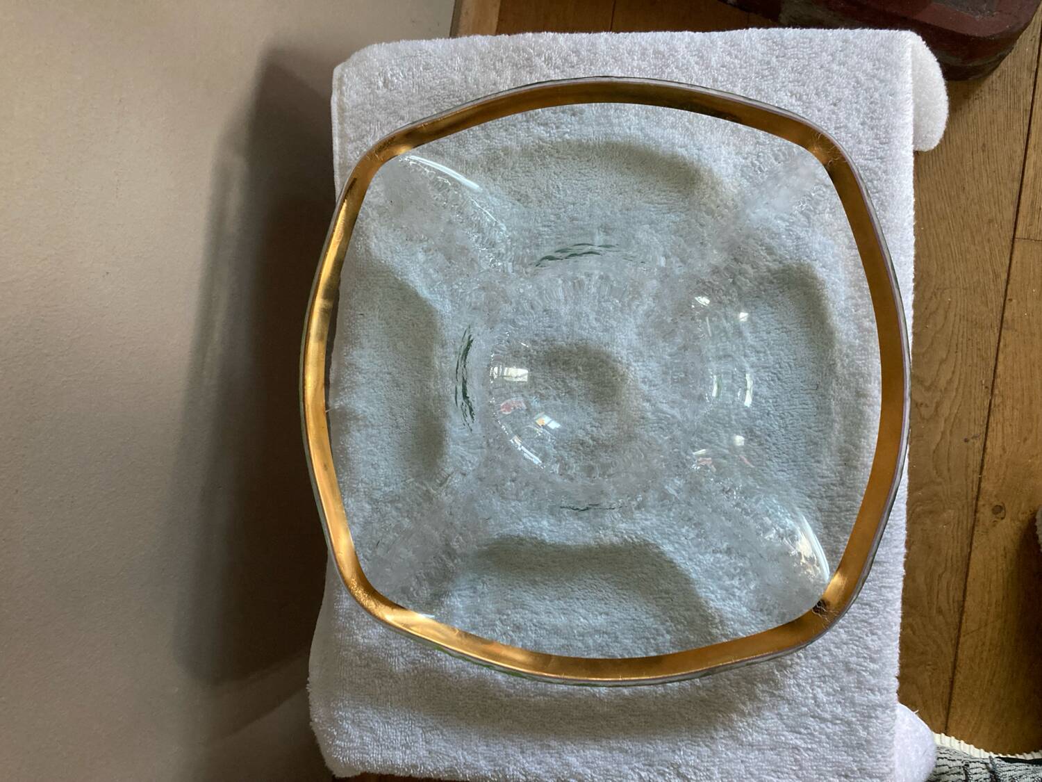 Timeless dish signed Annie Glass 38/36 made in the USA gilded with 24k fine gold