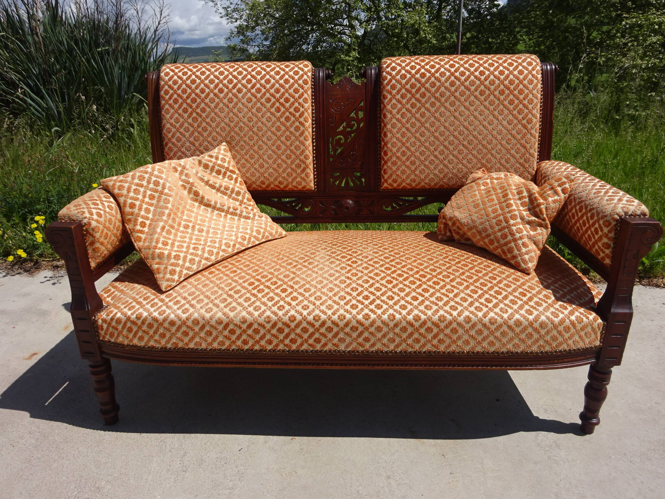 Vintage bench in wood and orange/ivory velvet.