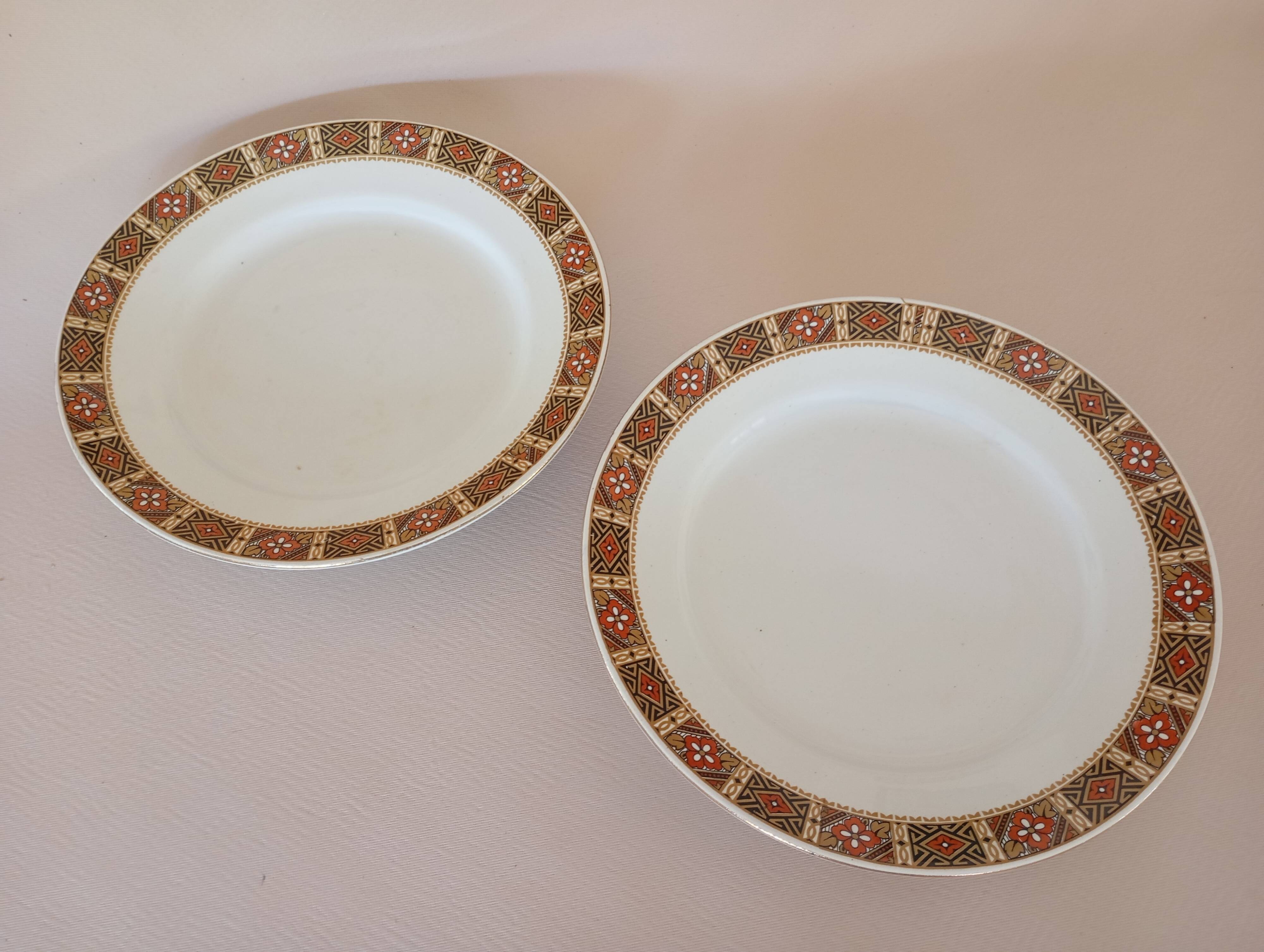 Pair of KG Lunéville "Vittefleur" pedestal dishes, early 20th century