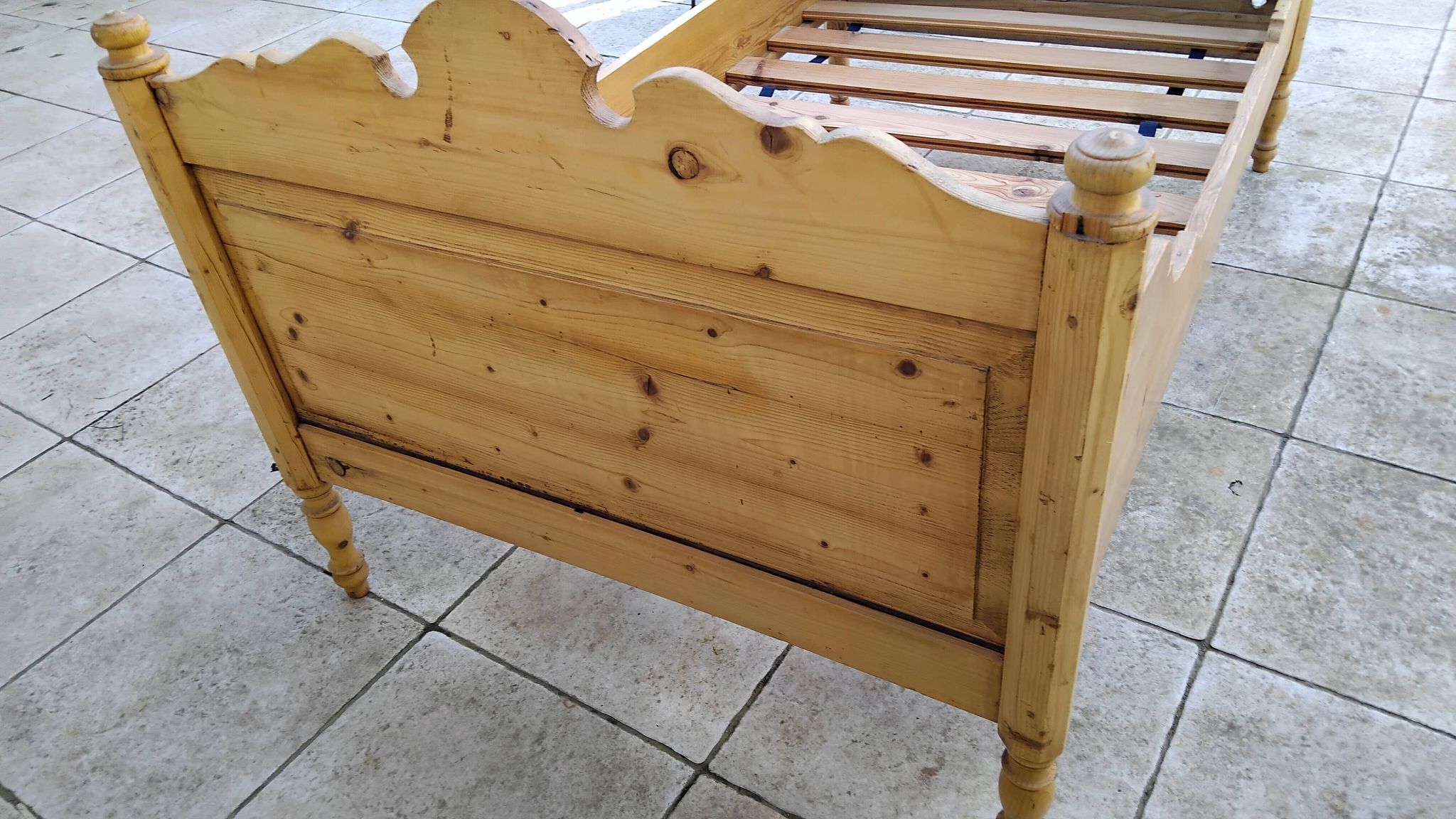Vintage pine bed chalet style Savoie for one person
