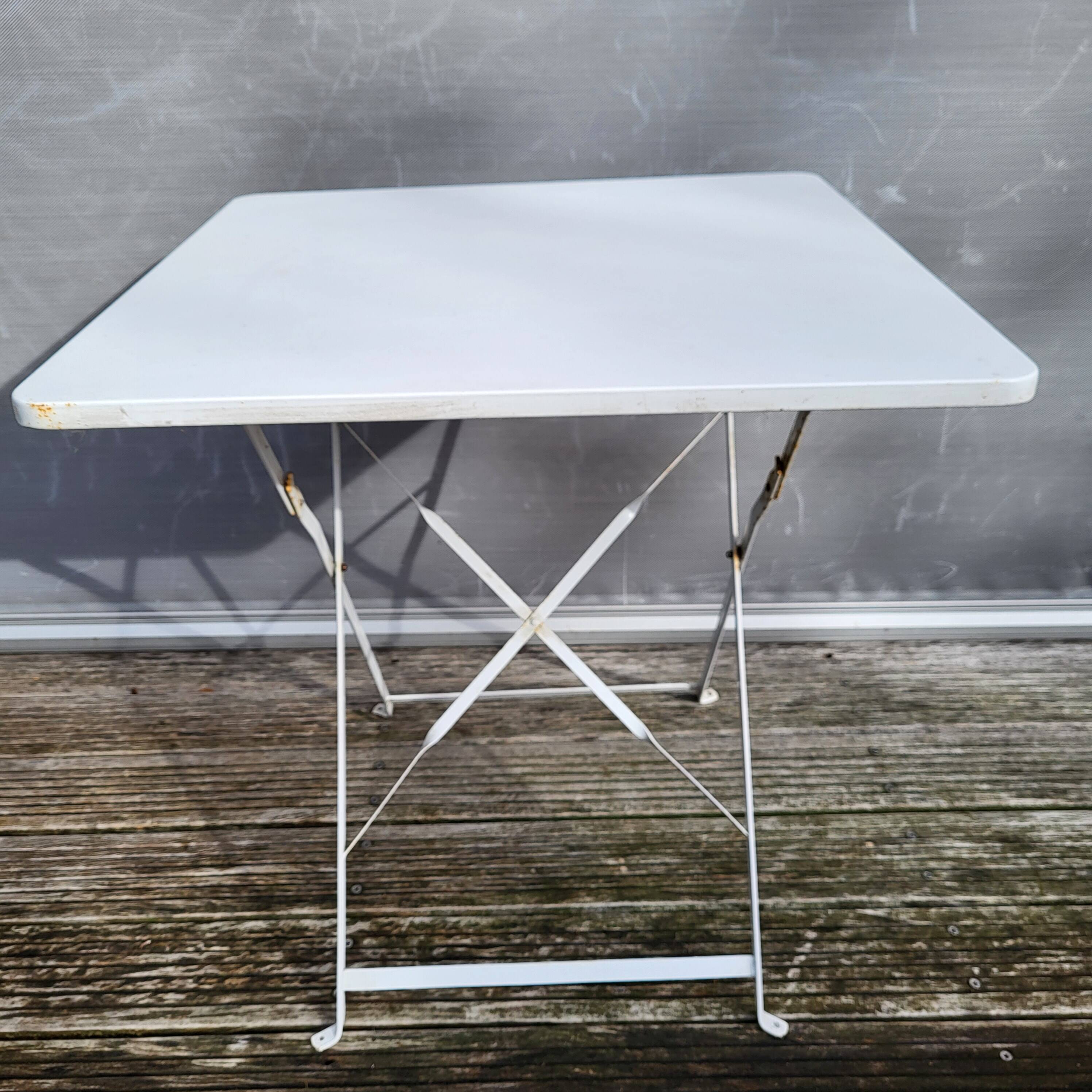 White Christmas folding bistro table
