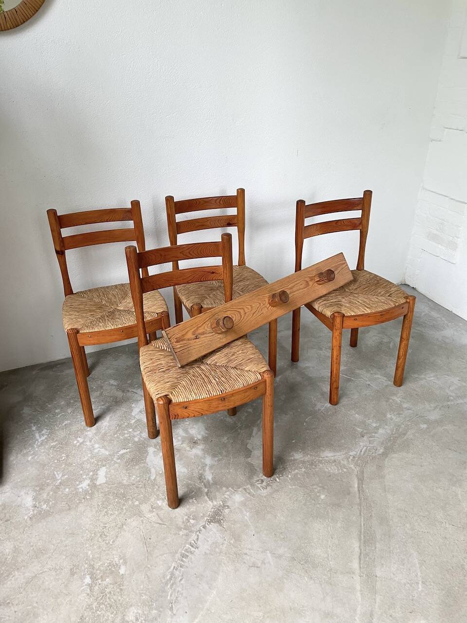 Perriand pine mountain coat rack