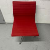 Fauteuil Eames pivotant édition Vitra