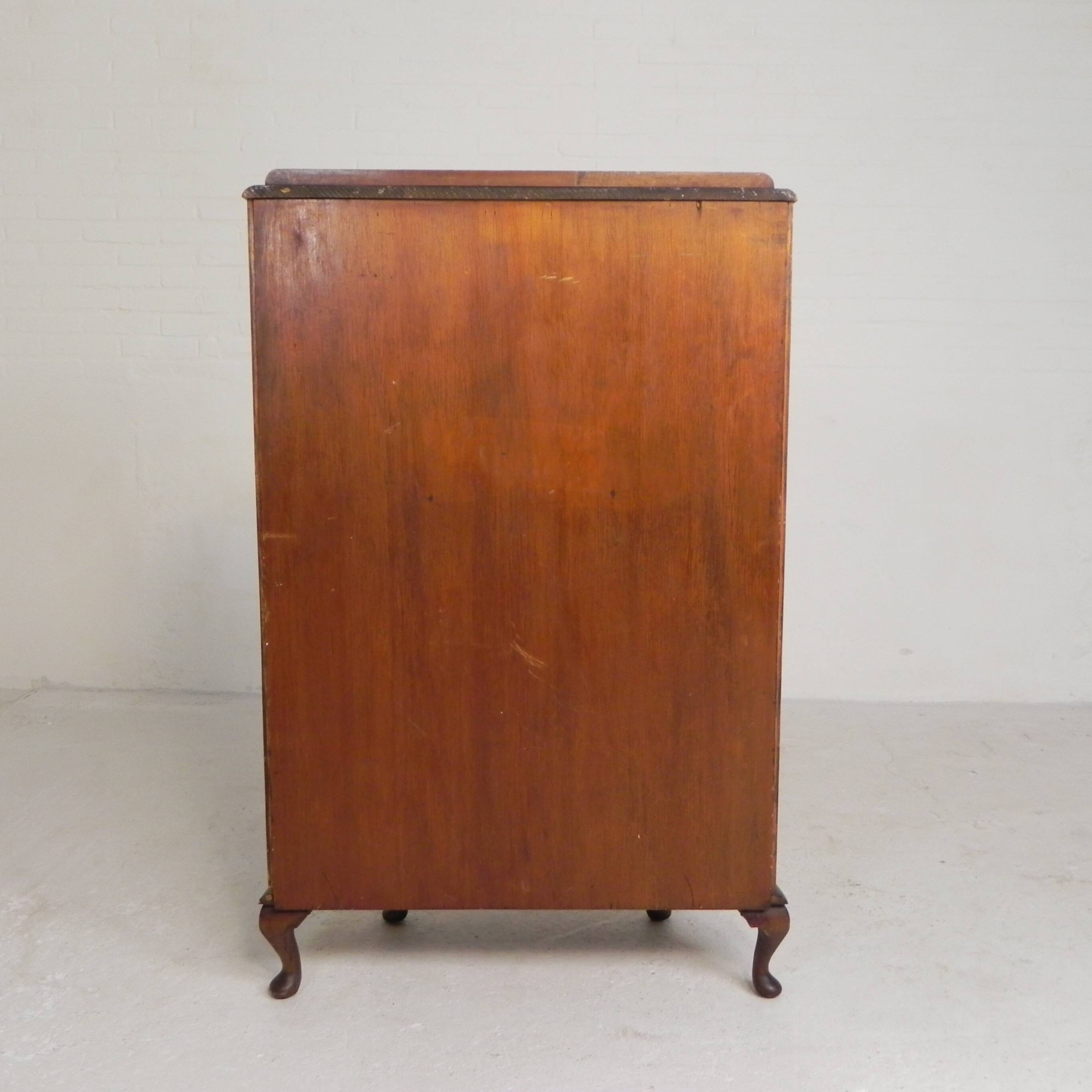English Art Deco display cabinet on ornate legs, 1930s
