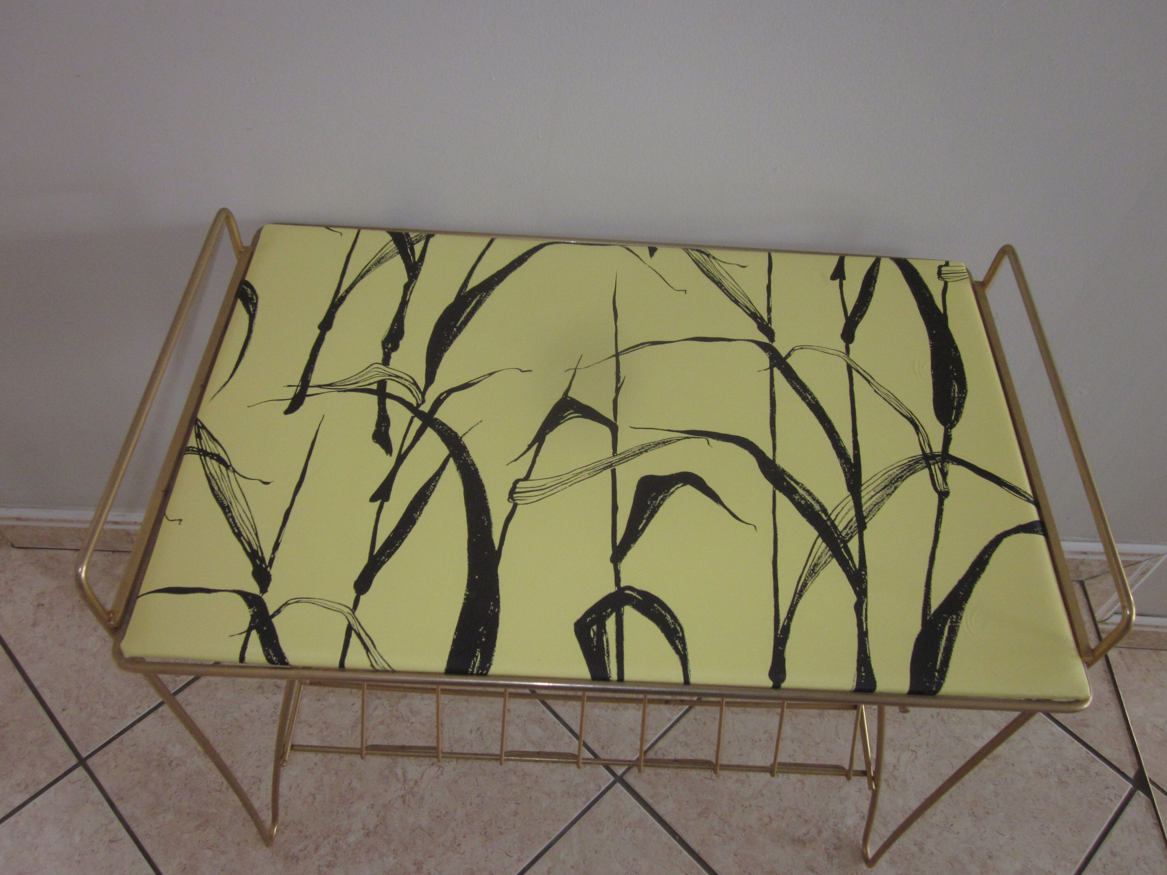 Table vinyls holder of the 50