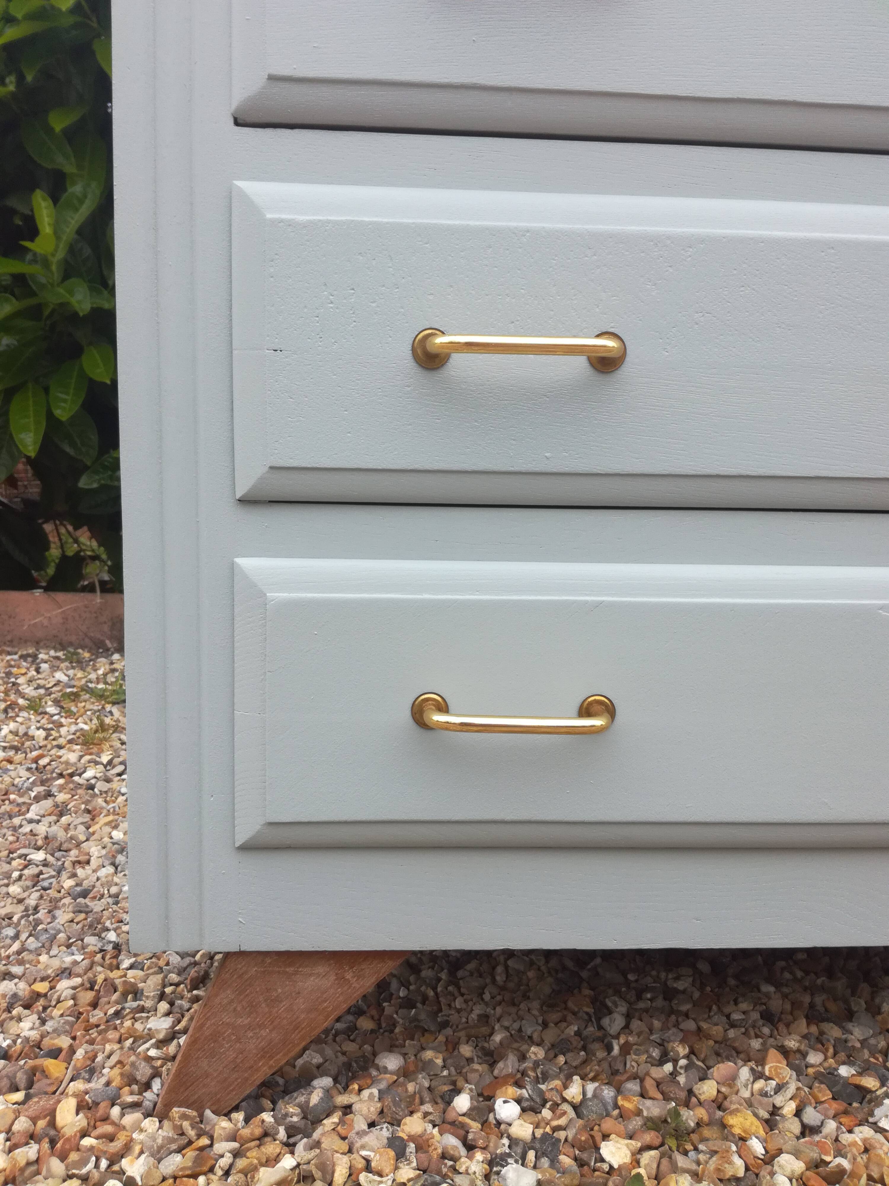 Chest of drawerscompass feet