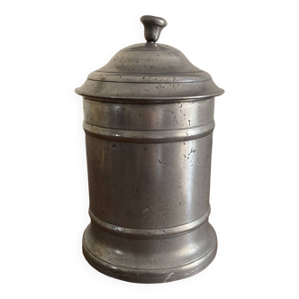 Tin pot with lid