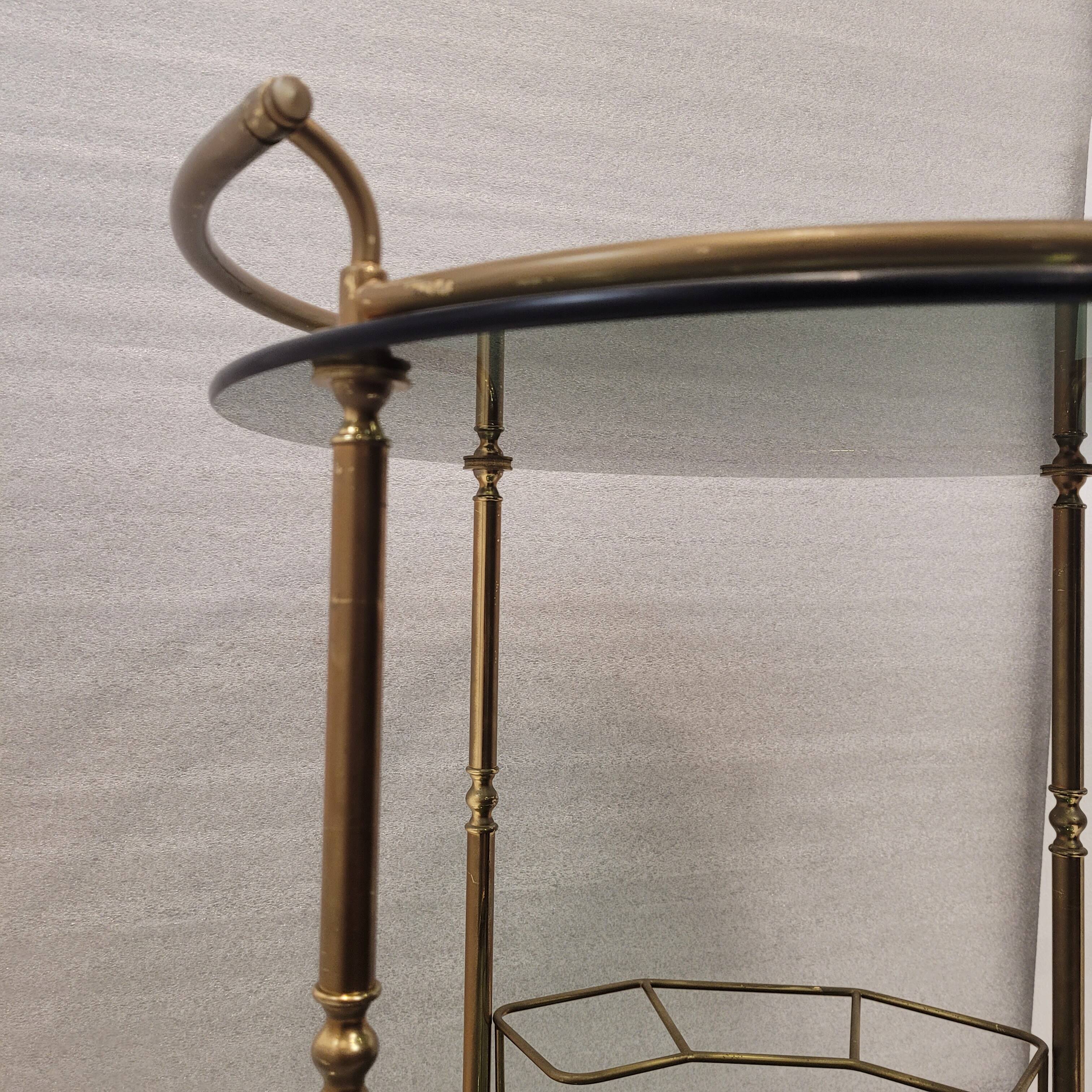 Auxiliary table / Barcart / Camarera Mid-century, Latón golden and crystal ahumado, 70's – Italia