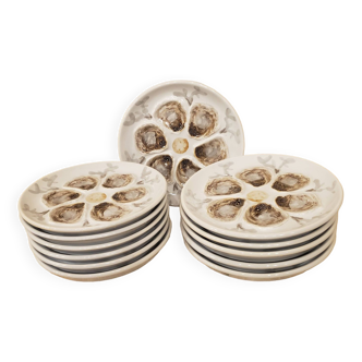 12 Saint Amand oyster plates