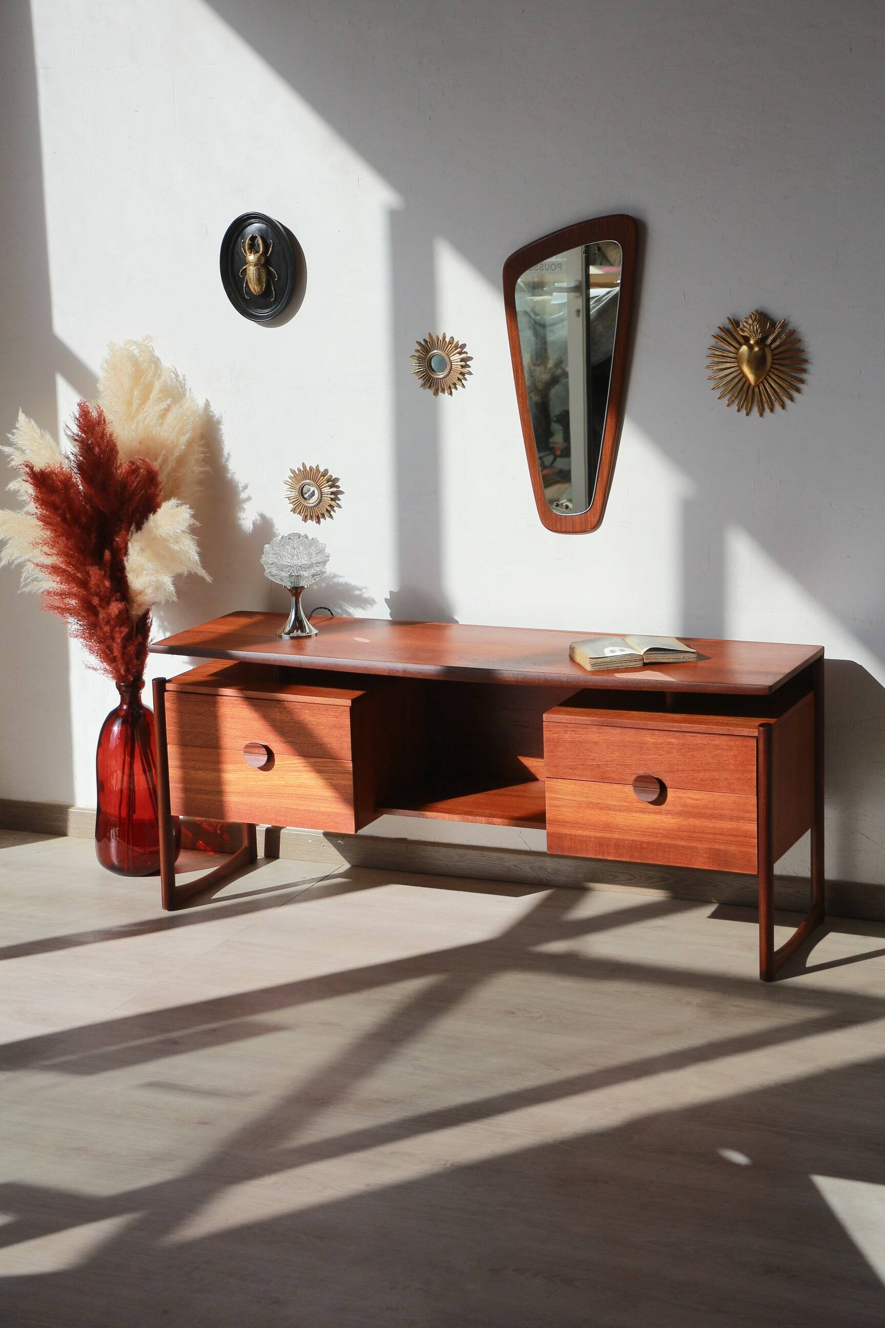 Desk/Dressing table - Durable Suites - 1960