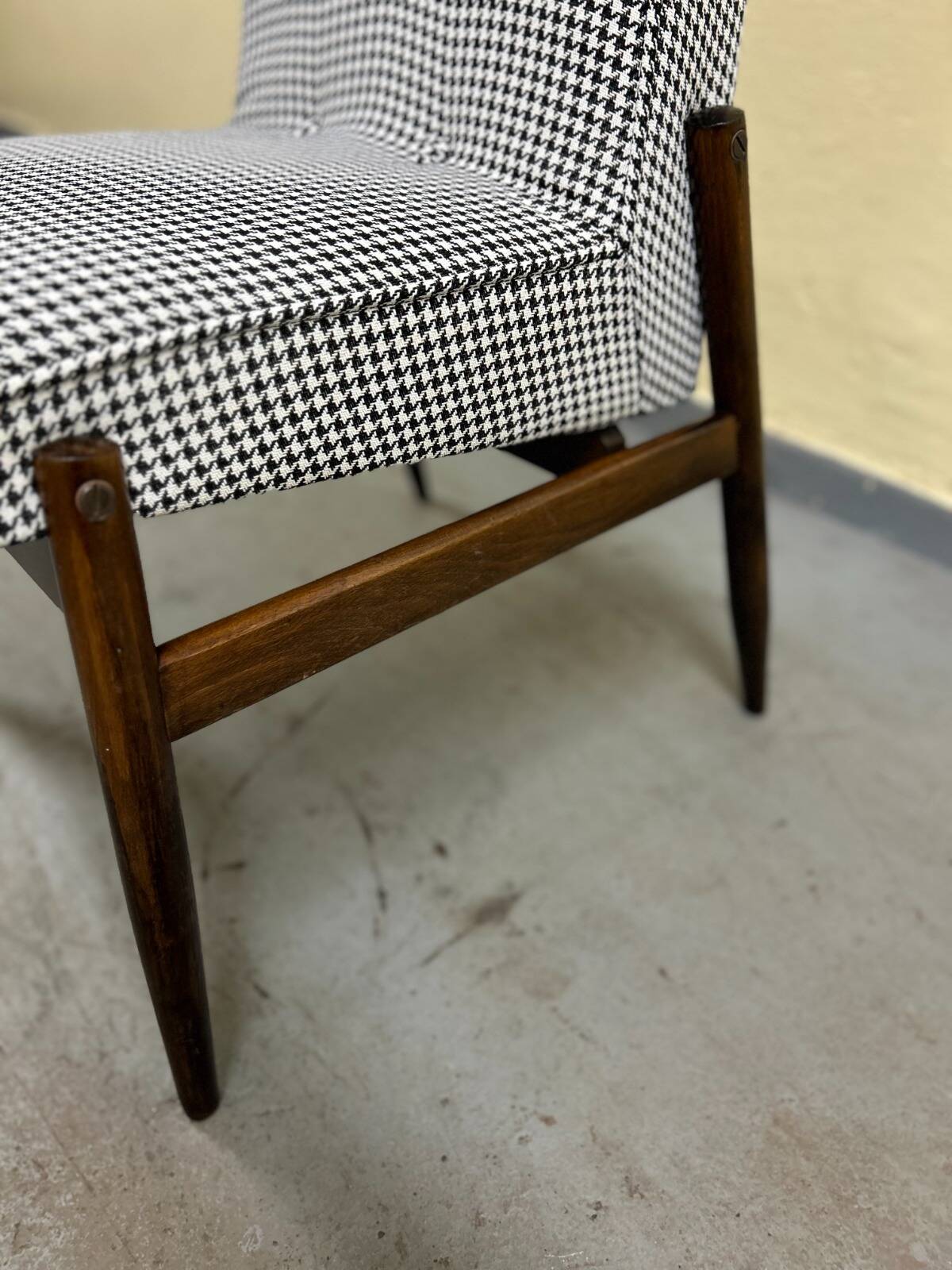 Model 300-227 Celia Lounge Chairs, 1970s, Set of 2