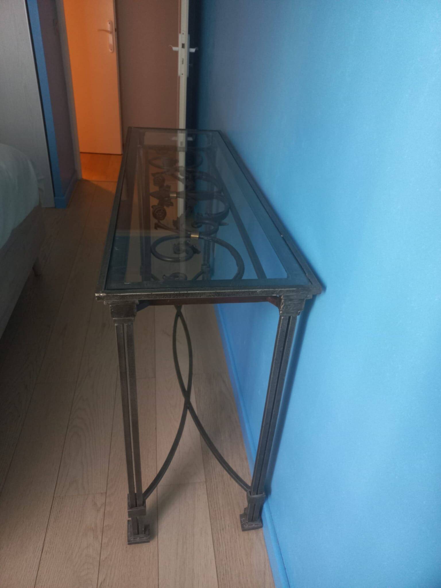 Entrance table