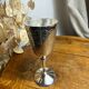 Verre à pied, calice en metal argenté gravé