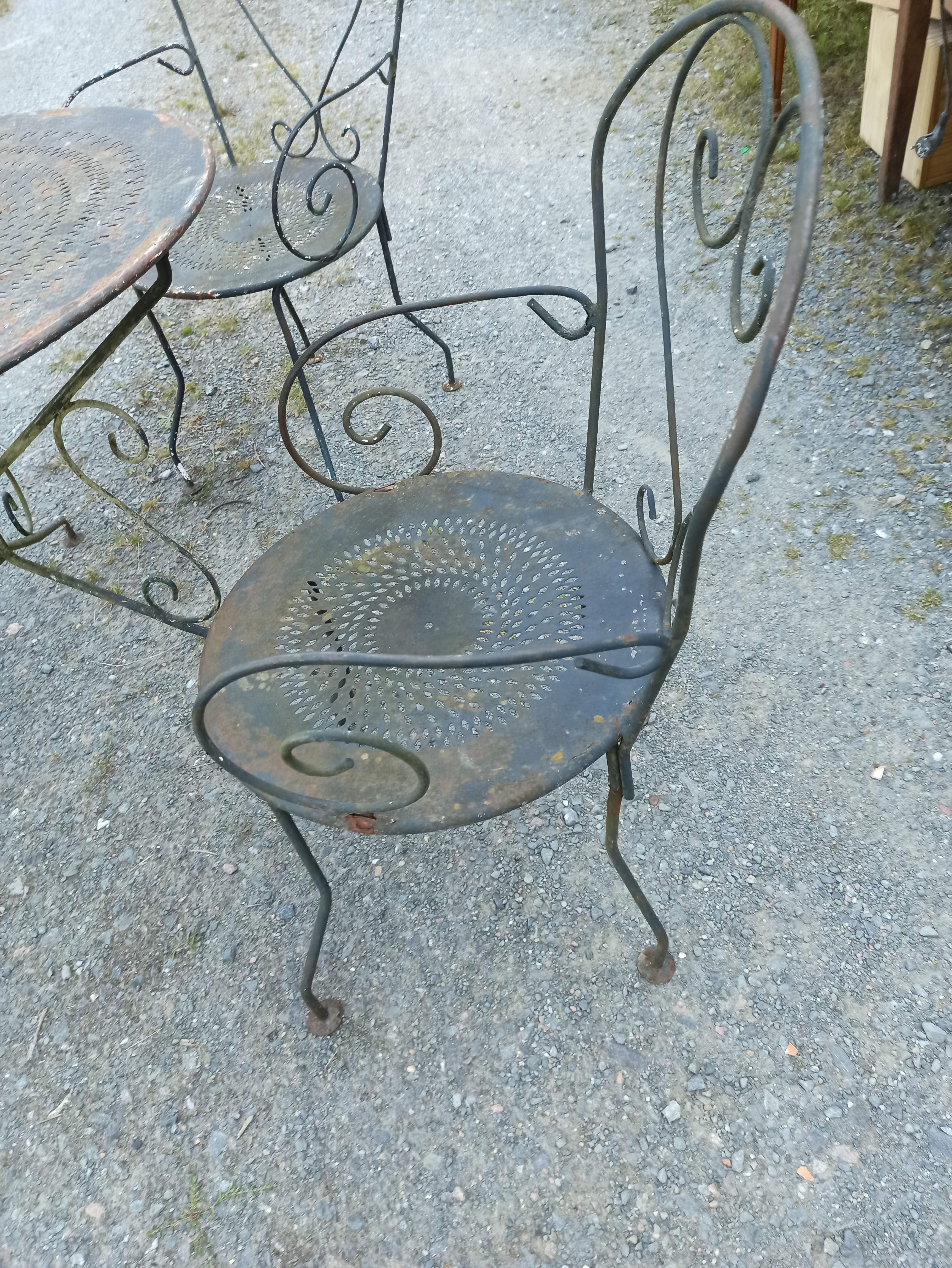 Iron garden furniture armchairs chairs round table
