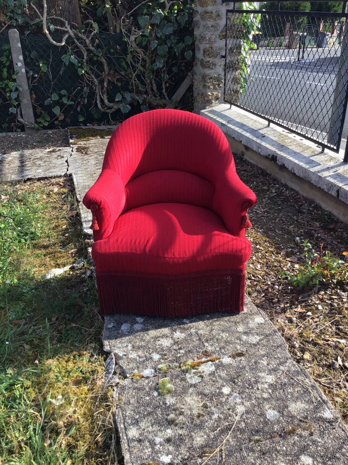 Red toad armchair