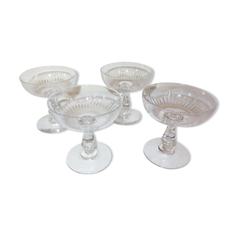 Suite de 4 coupes à champagne Baccarat