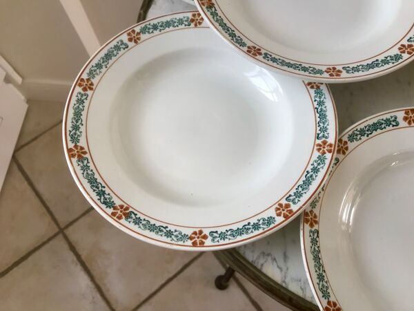 lot de 8 assiettes creuses Terre de Fer St Amand modèle ''Molière'' XXème