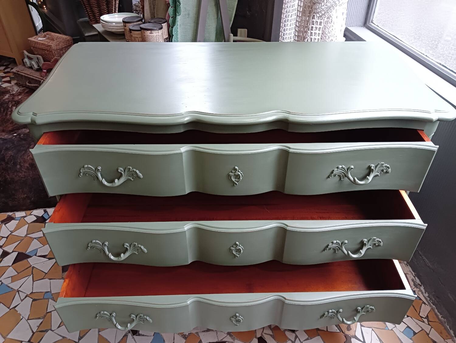 Crossbow chest of drawers