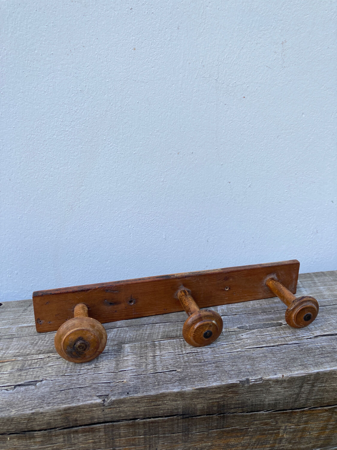 Portemanteau de ferme en bois ancien
